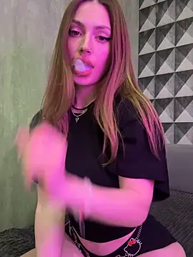 Elizabeth Tay online show from 19, 4, 2026