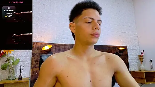 Snapshot of JhosuaVega chatting on 23, 10, 2025 JhosuaVega online show from 23, 10, 2025