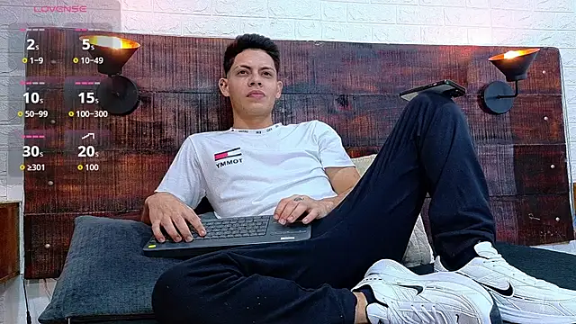 Snapshot of JhosuaVega chatting on 12, 11, 2025 JhosuaVega online show from 12, 11, 2025