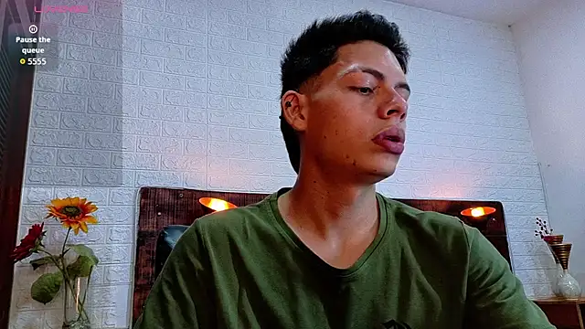 Snapshot of JhosuaVega chatting on 14, 11, 2025 JhosuaVega online show from 14, 11, 2025