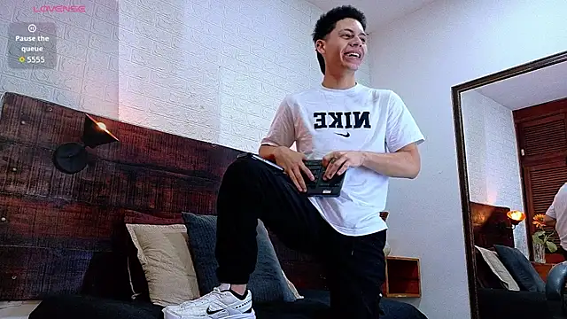 Snapshot of JhosuaVega chatting on 21, 11, 2025 JhosuaVega online show from 21, 11, 2025