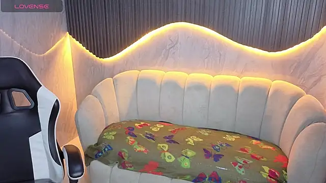 Snapshot of Maia_Tx chatting on 6, 10, 2025 Maia Tx online show from 6, 10, 2025