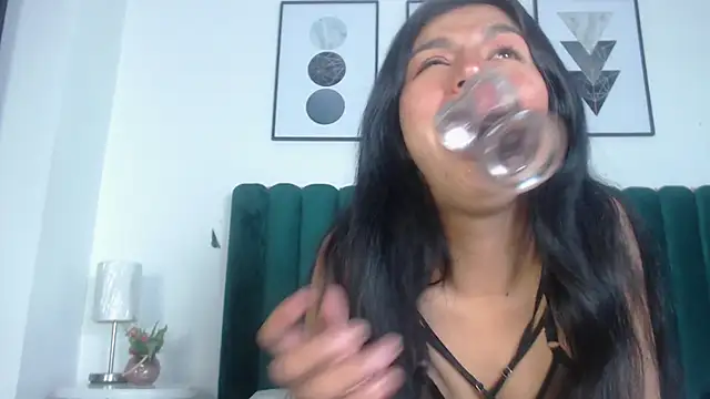 Keila Fg online show from 8, 11, 2025