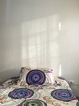 Michelle Narvaez online show from 19, 9, 2025