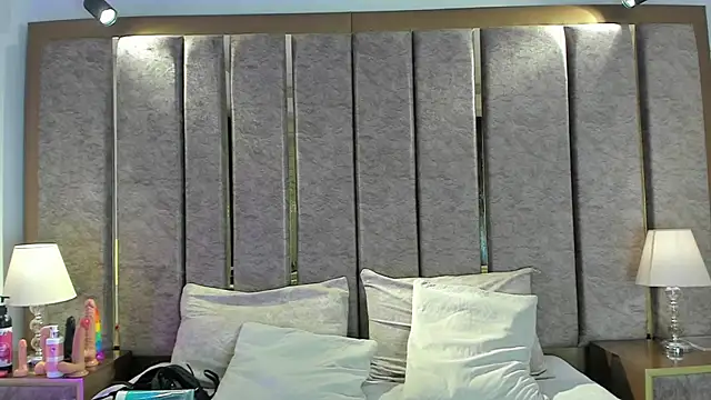 AishaValcazar online show from 15, 4, 2026