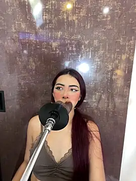 Snapshot of cherry_skinny_ chatting on 14, 12, 2025 cherry skinny online show from 14, 12, 2025