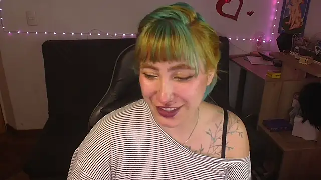 Snapshot of Miacatsito3 chatting on 9, 7, 2026 Miacatsito3 online show from 9, 7, 2026