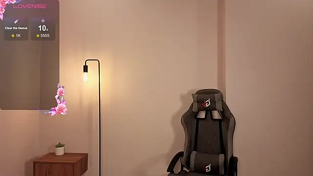 Frences Eyes online show from 8, 11, 2025