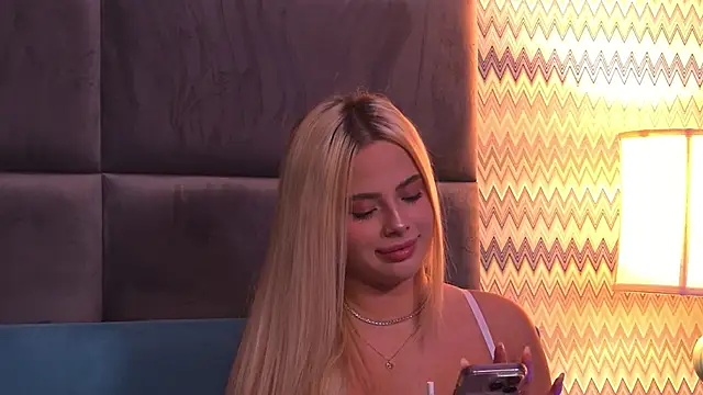 YssabelFox online show from 6, 10, 2025