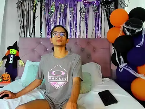 EthanBlackwoodd online show from 1, 11, 2025