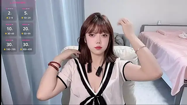 Snapshot of Lucky_Cici chatting on 11, 10, 2025 Lucky Cici online show from 11, 10, 2025