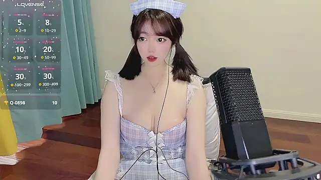 Snapshot of Lucky_Cici chatting on 21, 12, 2025 Lucky Cici online show from 21, 12, 2025