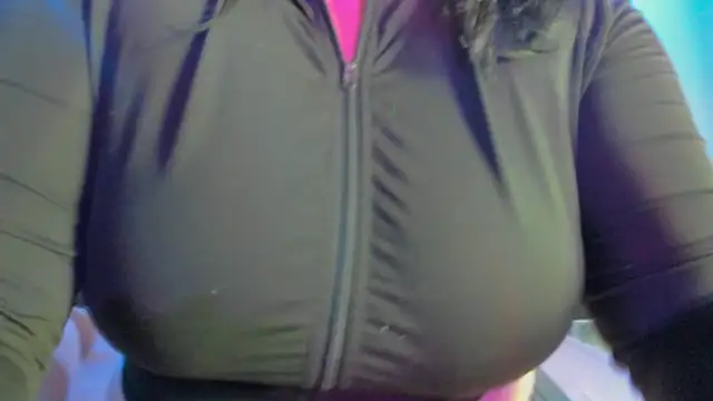 Snapshot of abbiecollins_js chatting on 17, 10, 2025 abbiecollins js online show from 17, 10, 2025
