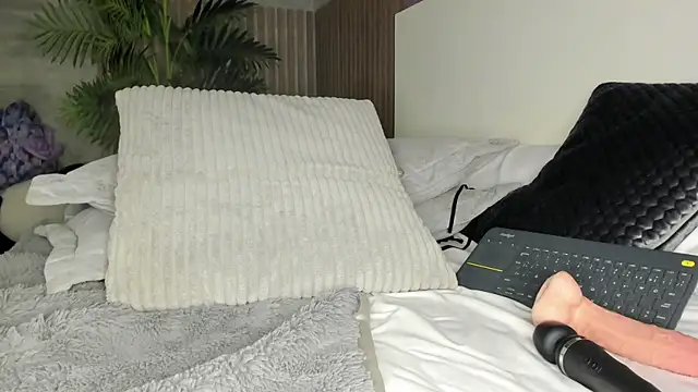 Amber Santana online show from 11, 4, 2026