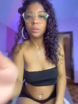 Snapshot of PrettyTiana_ chatting on 27, 11, 2025 PrettyTiana online show from 27, 11, 2025