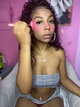 Snapshot of PrettyTiana_ chatting on 28, 11, 2025 PrettyTiana online show from 28, 11, 2025