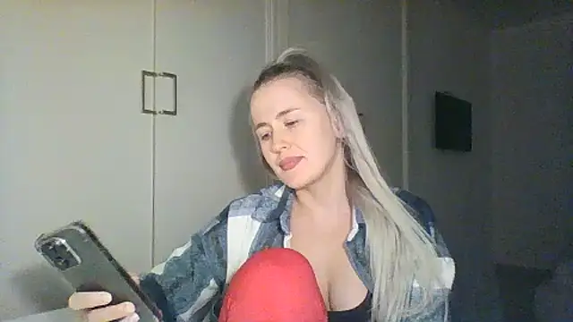 Snapshot of Frosian chatting on 23, 9, 2025 Frosian online show from 23, 9, 2025