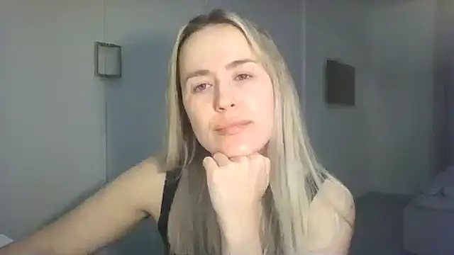 Snapshot of Frosian chatting on 3, 10, 2025 Frosian online show from 3, 10, 2025