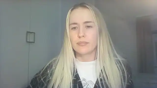 Snapshot of Frosian chatting on 6, 10, 2025 Frosian online show from 6, 10, 2025