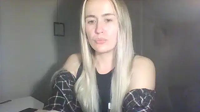 Snapshot of Frosian chatting on 12, 10, 2025 Frosian online show from 12, 10, 2025