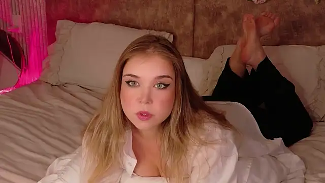 Snapshot of Lilith_Bonheur chatting on 24, 4, 2026 Lilith Bonheur online show from 24, 4, 2026
