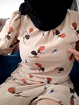 Snapshot of elif25 chatting on 8, 10, 2025 elif25 online show from 8, 10, 2025