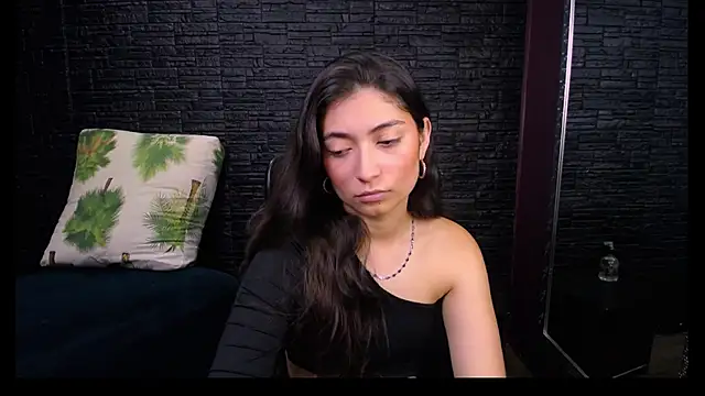 Lizzie Collin online show from 21, 10, 2025