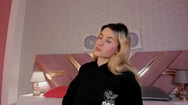 ChloeLaurentt online show from 3, 12, 2025