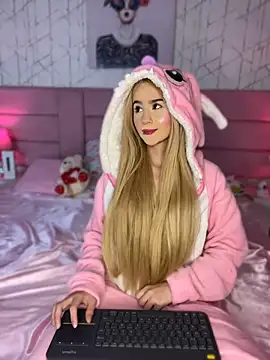 Snapshot of ChloeLaurentt chatting on 24, 4, 2026 ChloeLaurentt online show from 24, 4, 2026