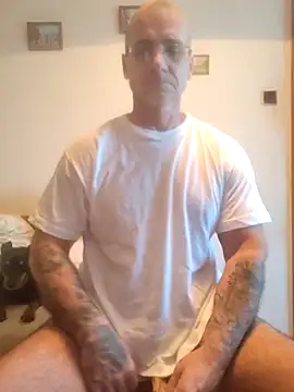 Snapshot of chcem1975 chatting on 4, 10, 2025 chcem1975 online show from 4, 10, 2025