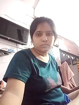 Snapshot of aliya-jaan71 chatting on 27, 10, 2025 aliya-jaan71 online show from 27, 10, 2025