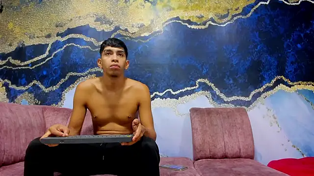 Juicy Creww online show from 7, 11, 2025