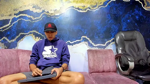 Juicy Creww online show from 1, 12, 2025