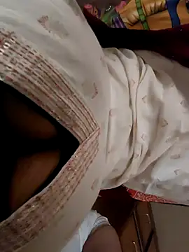 Snapshot of BellaxTrans chatting on 31, 10, 2025 BellaxTrans online show from 31, 10, 2025