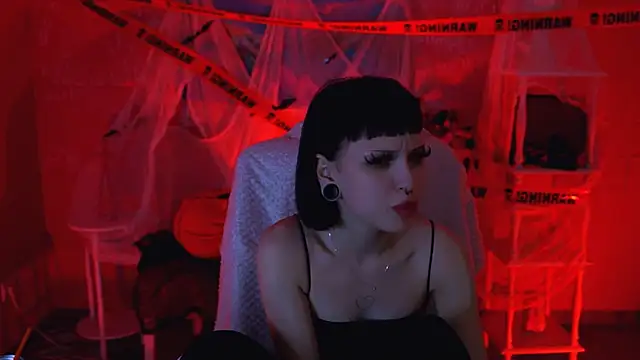 MiaCain online show from 20, 10, 2025