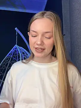 MilaMoone online show from 1, 2, 2026