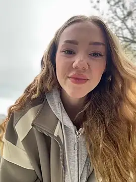 MilaMoone online show from 5, 4, 2026