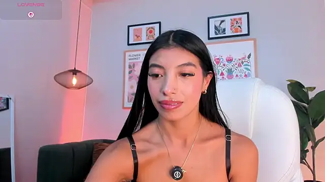 Tiffany Low online show from 19, 7, 2026
