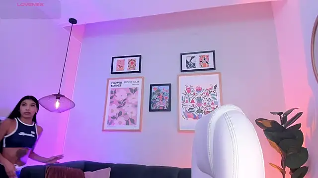 Tiffany Low online show from 31, 7, 2026