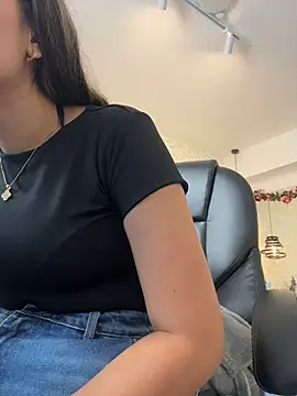 Snapshot of EMILIIA_RICHTER__ chatting on 9, 4, 2026 EMILIIA RICHTER online show from 9, 4, 2026