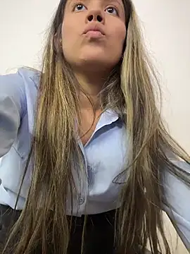 Snapshot of EMILIIA_RICHTER__ chatting on 14, 5, 2026 EMILIIA RICHTER online show from 14, 5, 2026