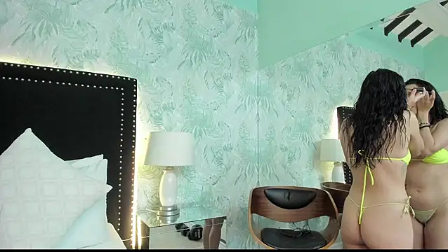 Snapshot of SamyySwet chatting on 15, 12, 2025 SamyySwet online show from 15, 12, 2025