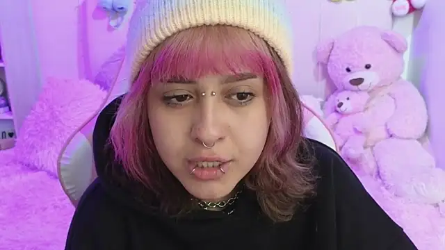 Snapshot of NekoWaifu chatting on 19, 4, 2026 NekoWaifu online show from 19, 4, 2026