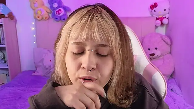 Snapshot of NekoWaifu chatting on 29, 5, 2026 NekoWaifu online show from 29, 5, 2026