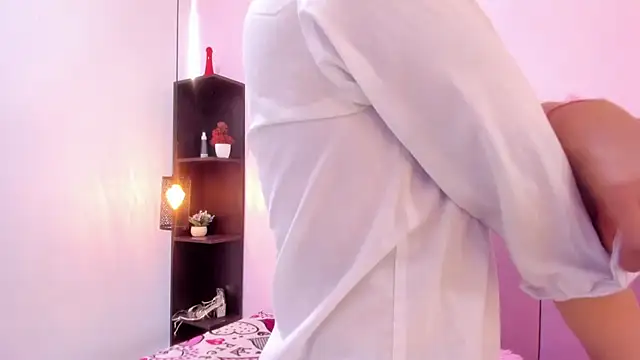 HoollyHendrix online show from 24, 10, 2025