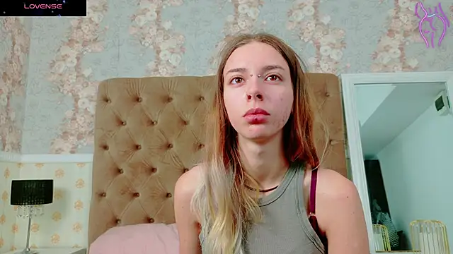 CoraVex online show from 8, 10, 2025