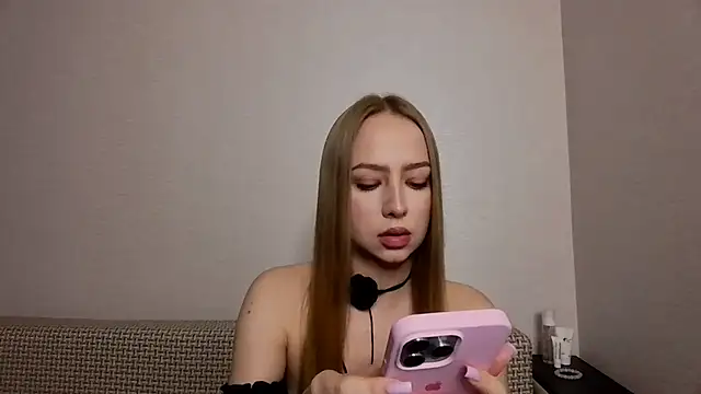 MissOyee online show from 20, 9, 2025