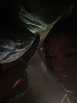 Snapshot of Qinjid002 chatting on 23, 11, 2025 Qinjid002 online show from 23, 11, 2025