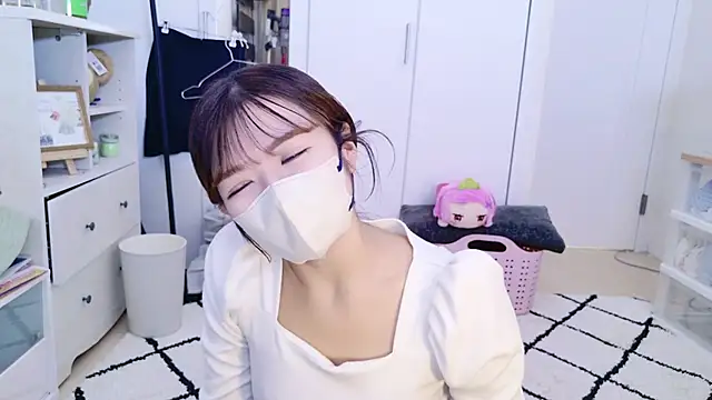 Snapshot of SatoYuri_jp chatting on 4, 10, 2025 SatoYuri jp online show from 4, 10, 2025