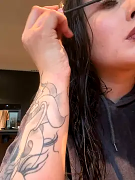Snapshot of Kristyoff chatting on 21, 10, 2025 Kristyoff online show from 21, 10, 2025